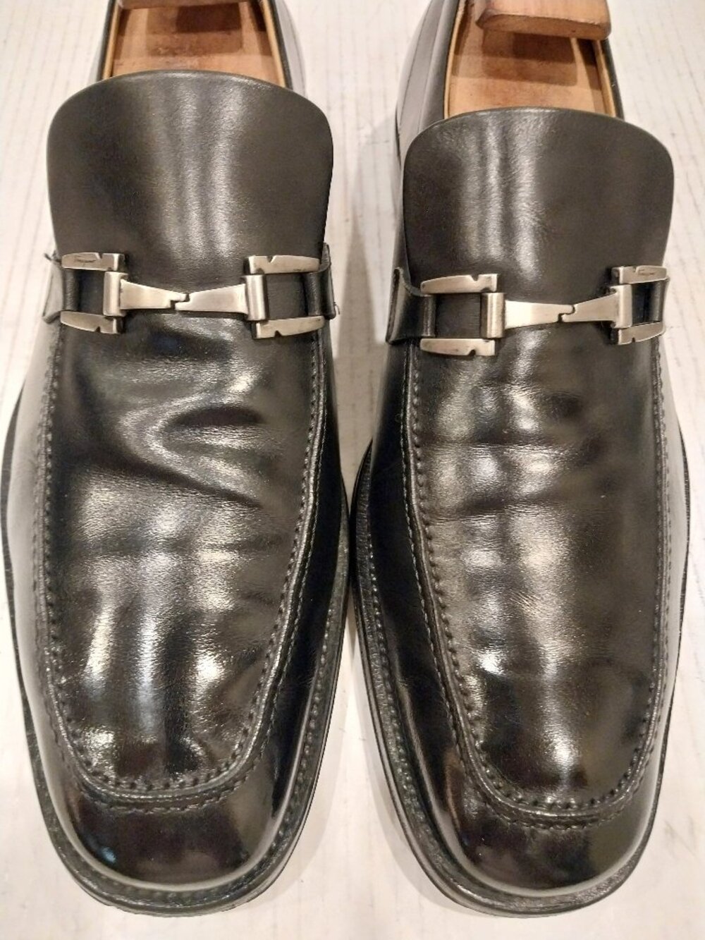 SALVATORE FERRAGAMO men's (SAVE $750) size 10 2E black loafer.